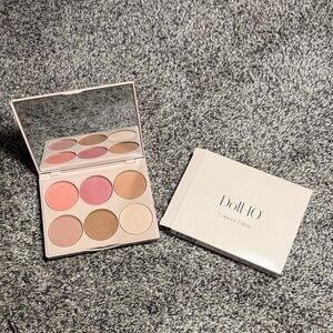 Doll 10 Cheek to Chic Blush & Contour Palette